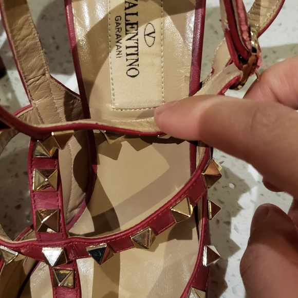 ****SOLD*****100% Authentic Valentino Rockstud Pumps Red - Picture 11 of 11